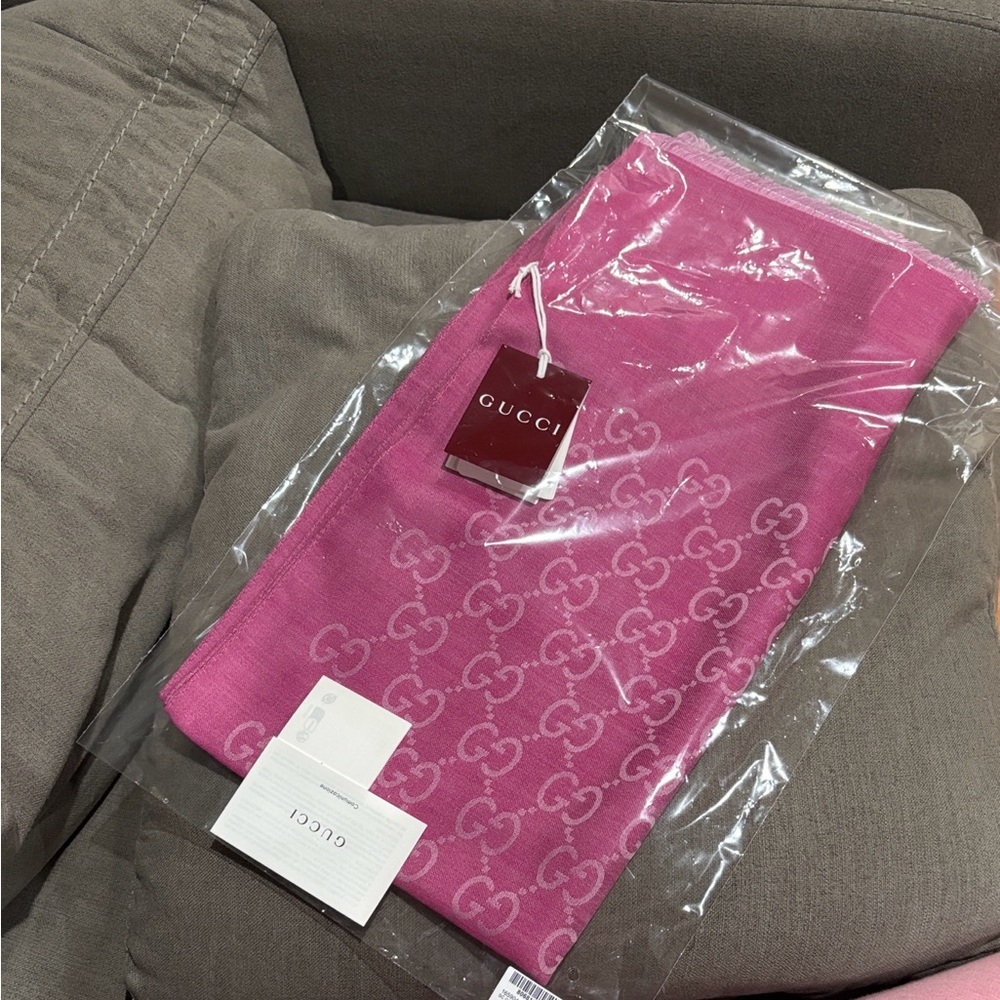 Gucci Hot Pink GG Jacquard Scarf
